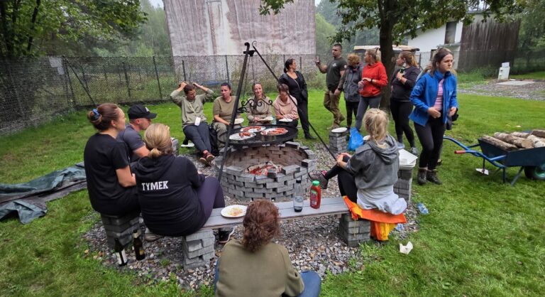 Fundacja Super Energia podczas organizowanego survivalu